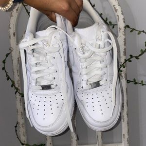 USED AIR FORCE 1S SIZE 9 WOMENS